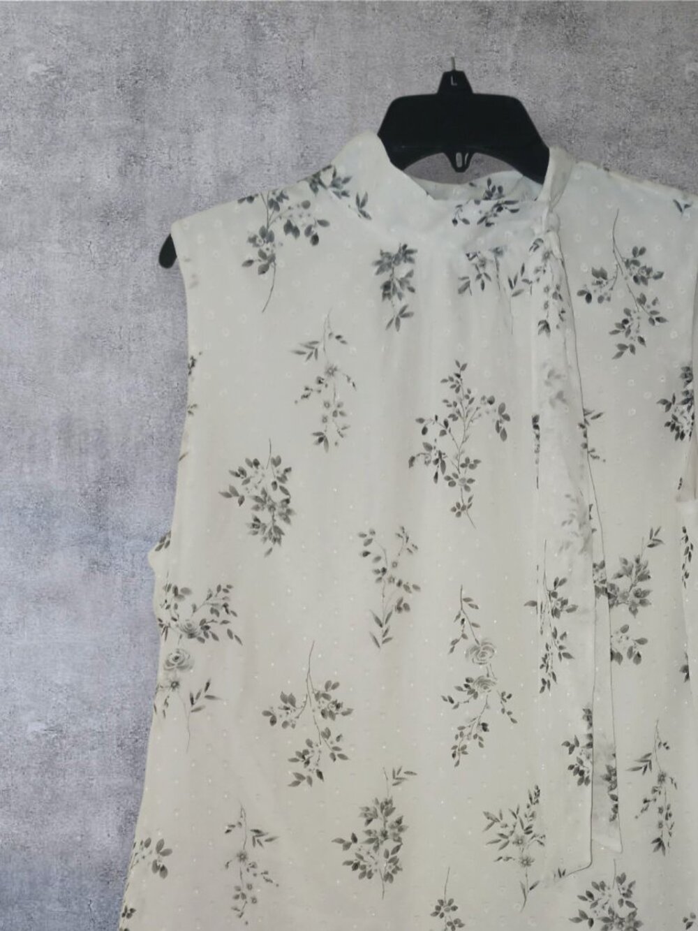 Sara Michelle Ivory Floral Sleeveless Blouse Size XL Tie Neck Mock Neck Top